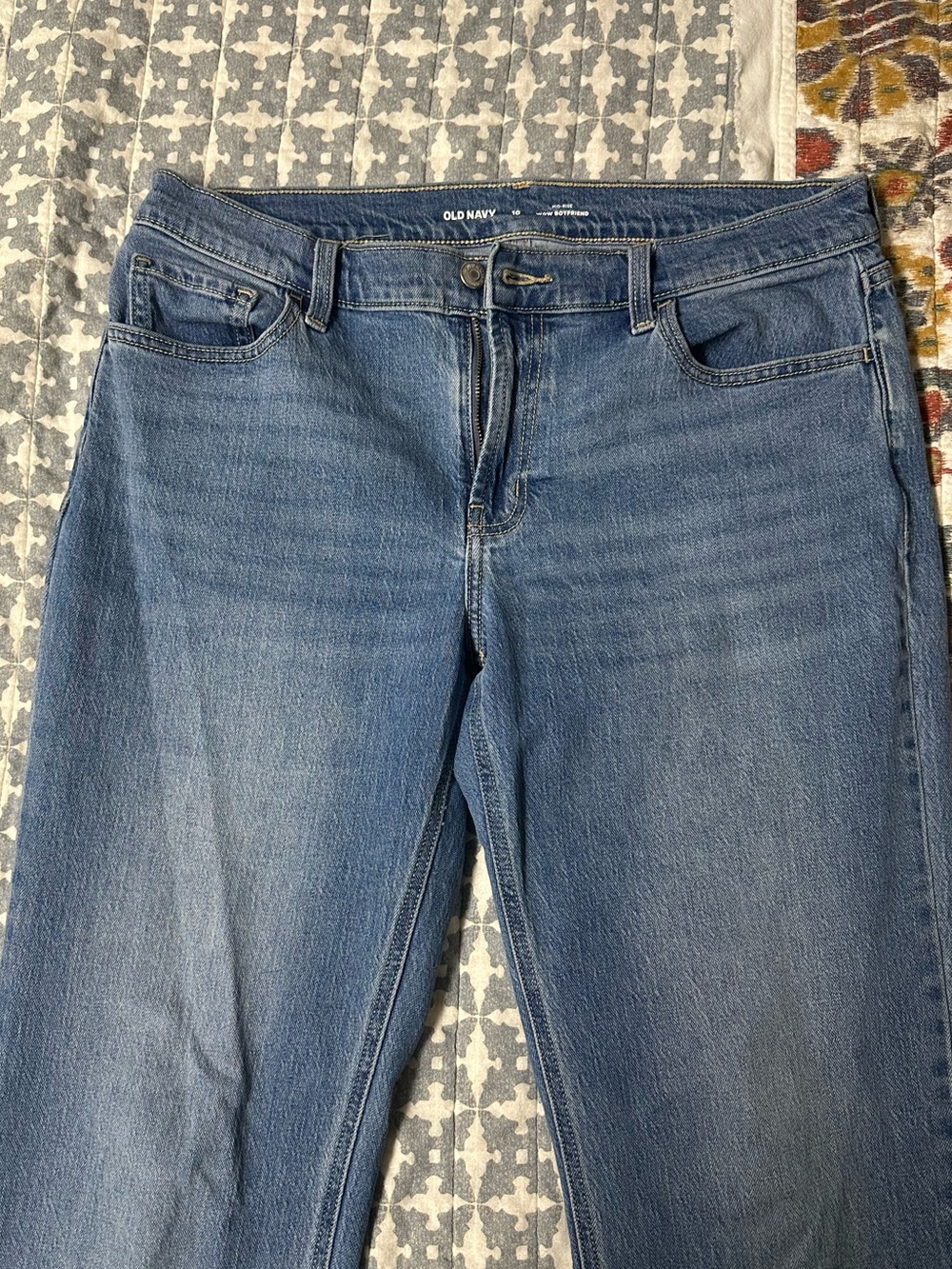 Old Navy Wow Boyfriend Mid-Rise Jeans, size 10